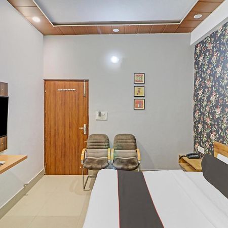 Hotel O Star Ki Yeni Delhi Dış mekan fotoğraf